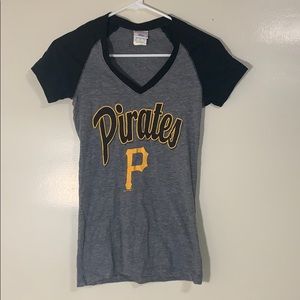 •pittsburgh pirates• vneck